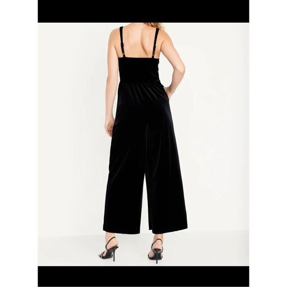 Old Navy Black Velvet Spaghetti Strap Jumpsuit Size Small NWOT - Picture 2 of 7